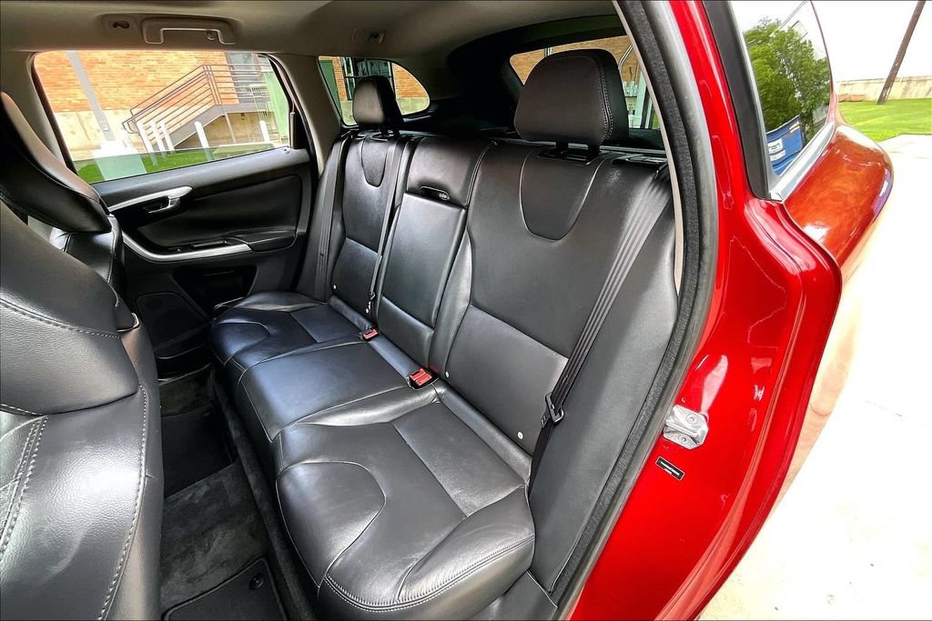 Used 2015 Volvo XC60 T5 Premier w/ Proximity Package FWD image 37