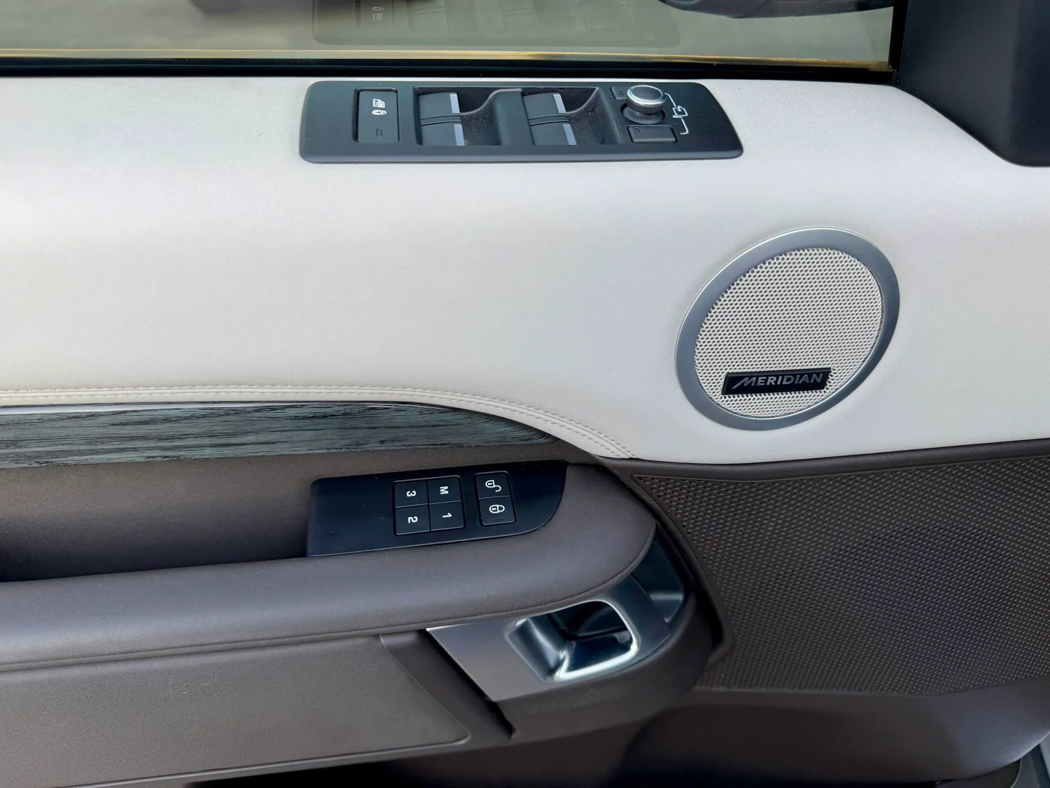 Used 2019 Land Rover Discovery HSE AWD/4WD image 44