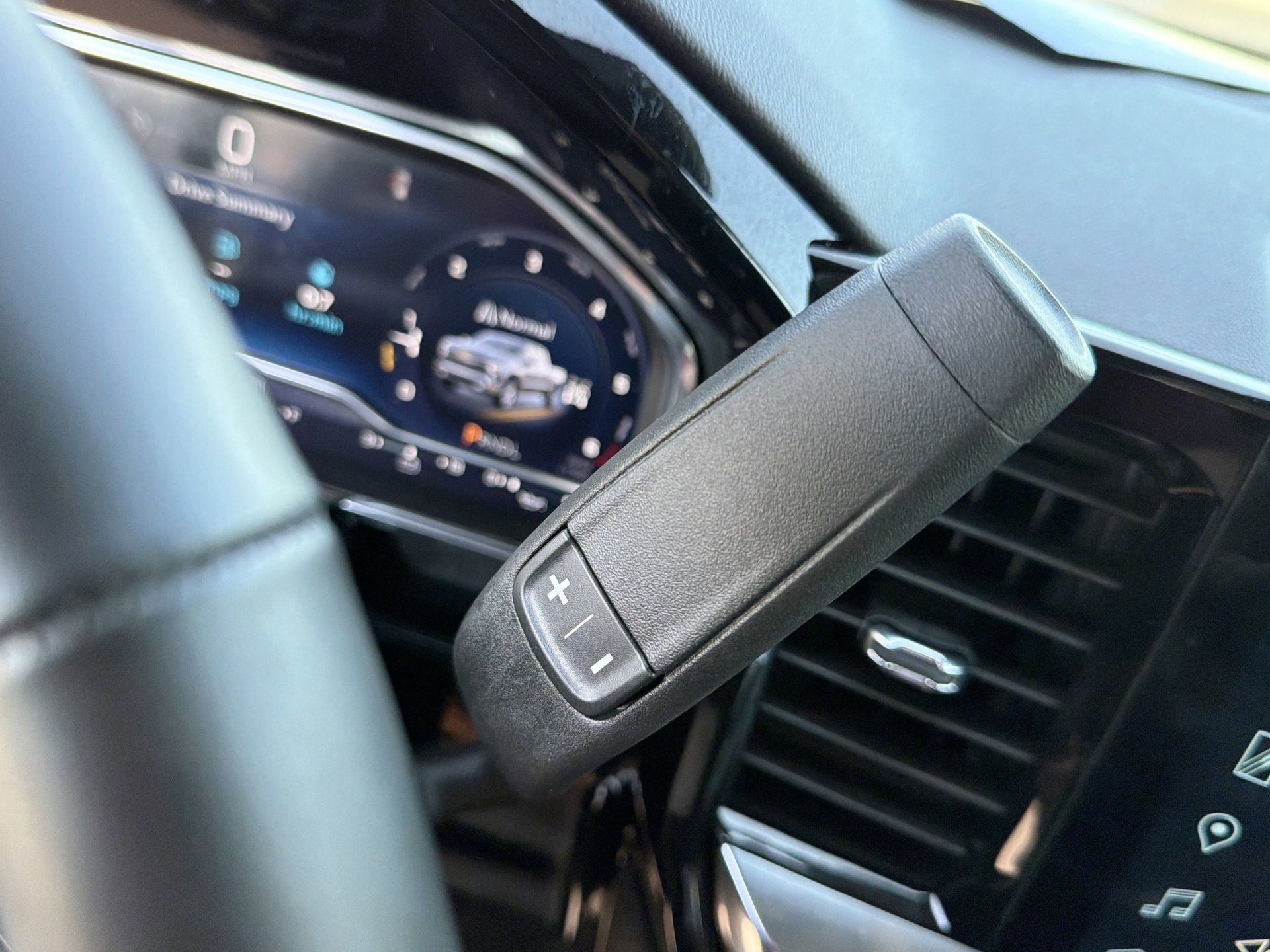 Used 2024 Chevrolet Silverado 1500 LT image 13