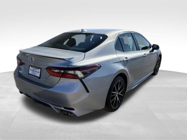 Used 2024 Toyota Camry SE image 5