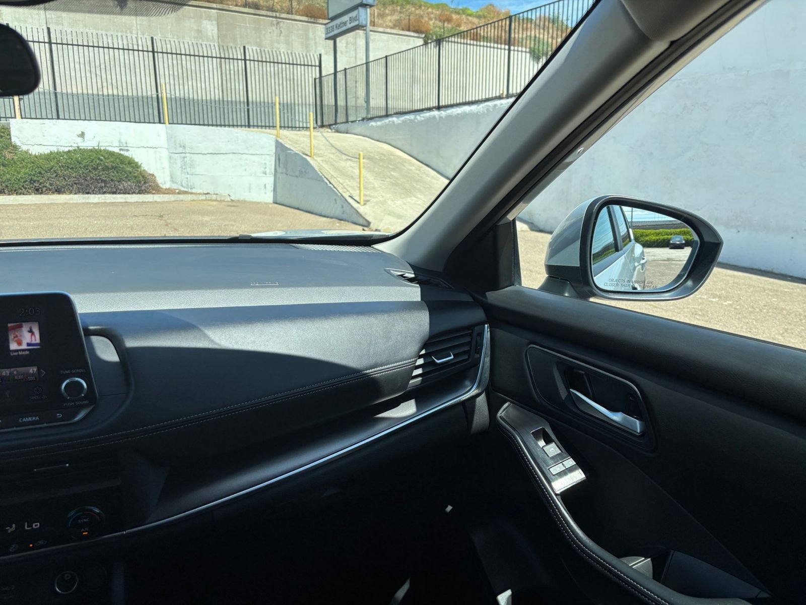 Used 2025 Nissan Rogue SV AWD/4WD image 37