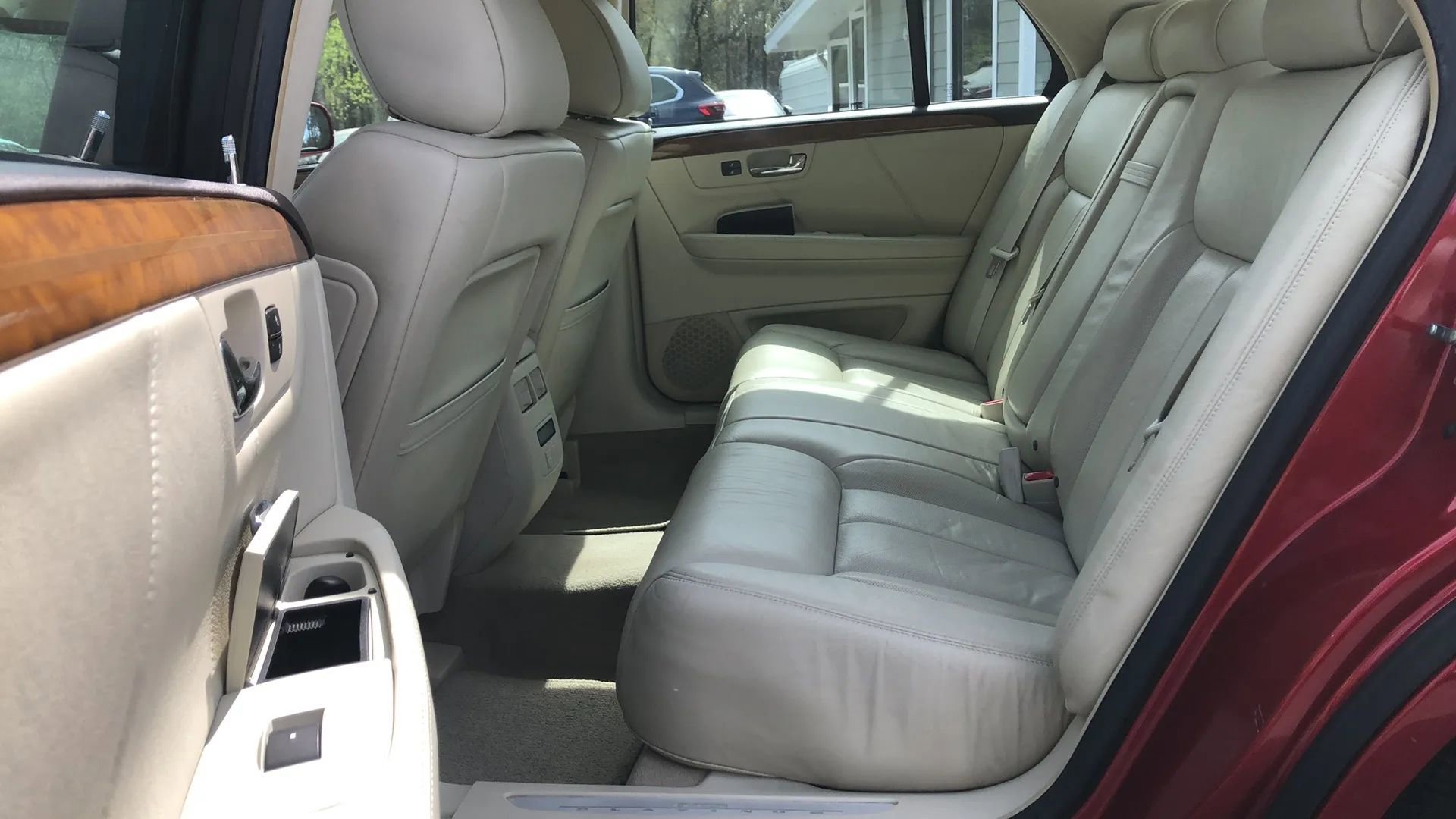 Used 2011 Cadillac DTS Platinum image 21