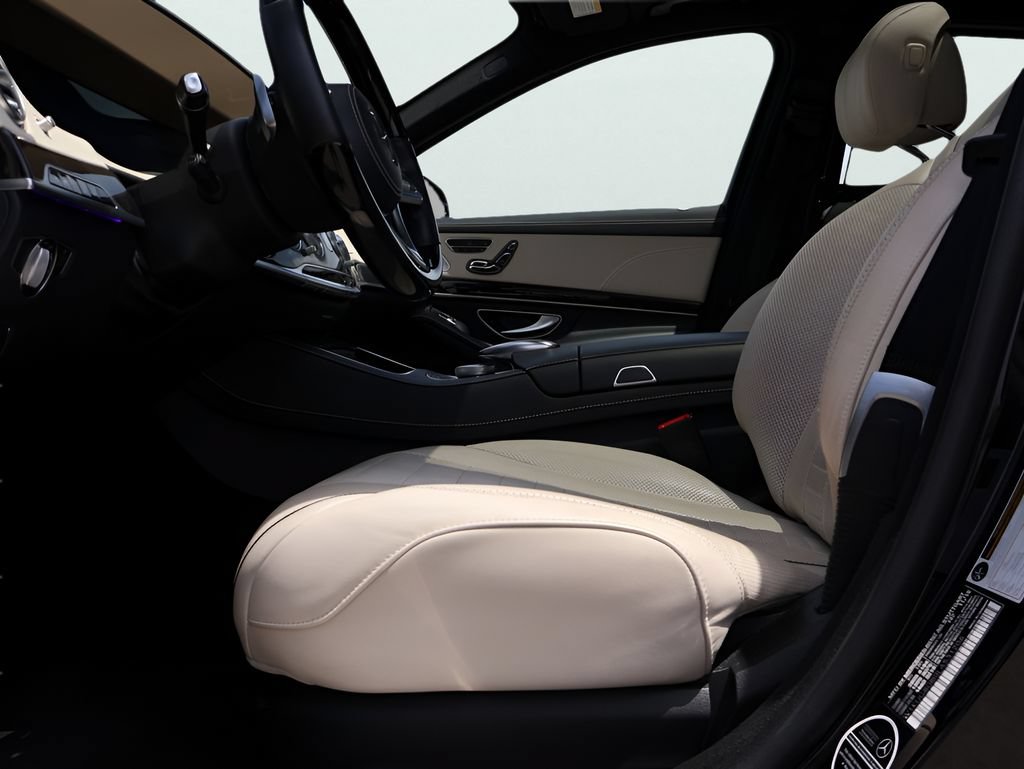 Used 2020 Mercedes-Benz S 560 4MATIC Sedan image 39