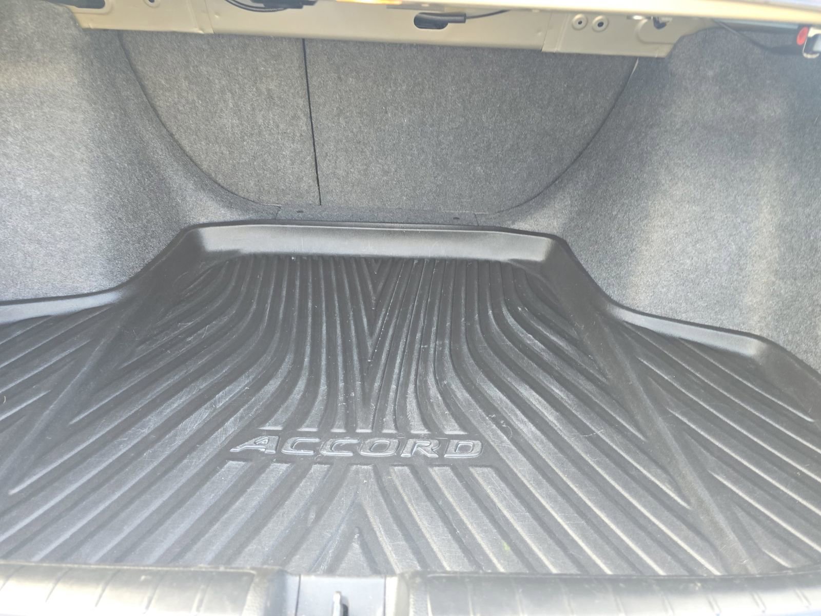 Used 2018 Honda Accord Touring image 16