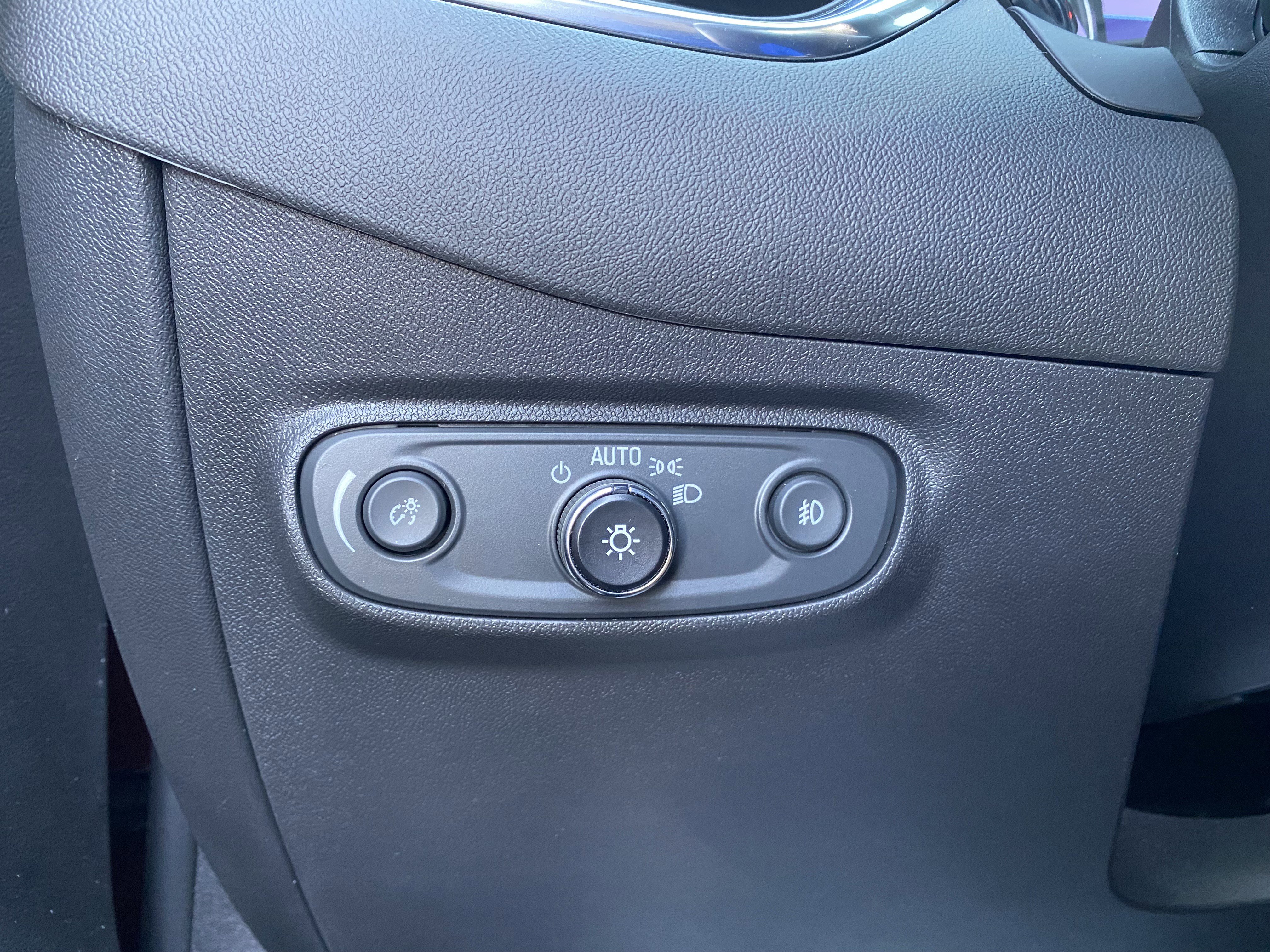 Used 2023 Chevrolet Equinox Premier FWD image 18