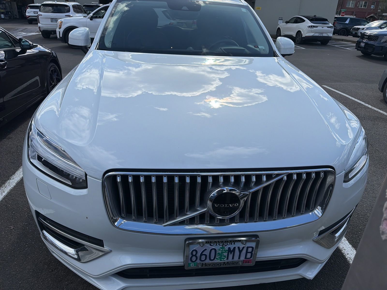 Used 2021 Volvo XC90 T8 Inscription w/ Lounge Package image 2