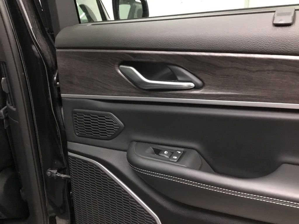 Used 2022 Jeep Grand Cherokee L Limited w/ Luxury Tech Group II AWD/4WD image 22