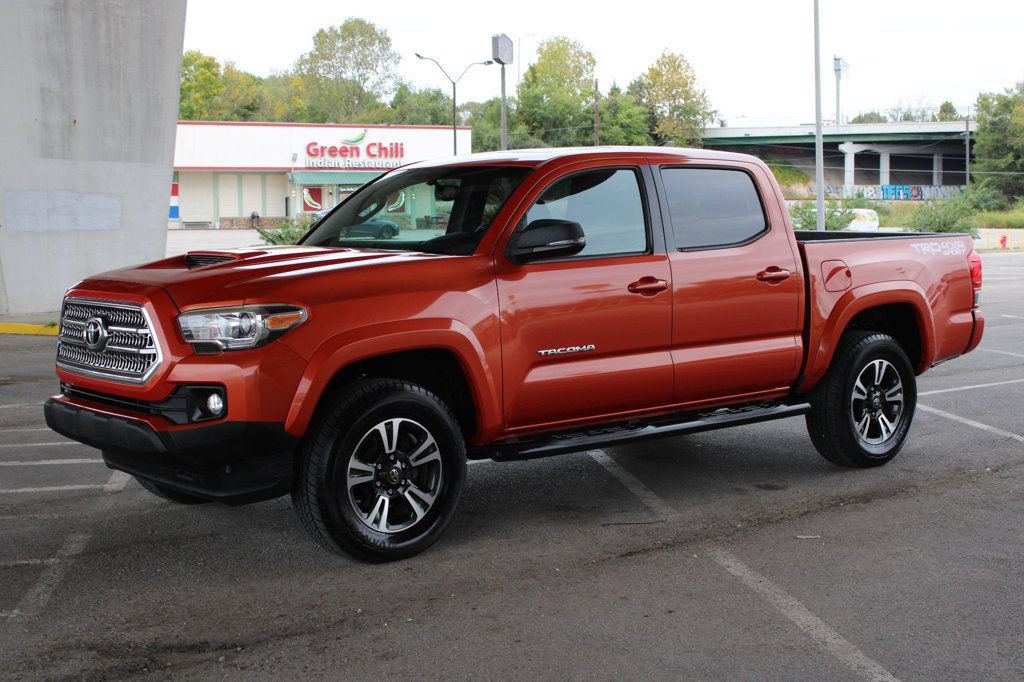 Used 2016 Toyota Tacoma TRD Sport w/ Premium & Technology Package AWD/4WD image 2