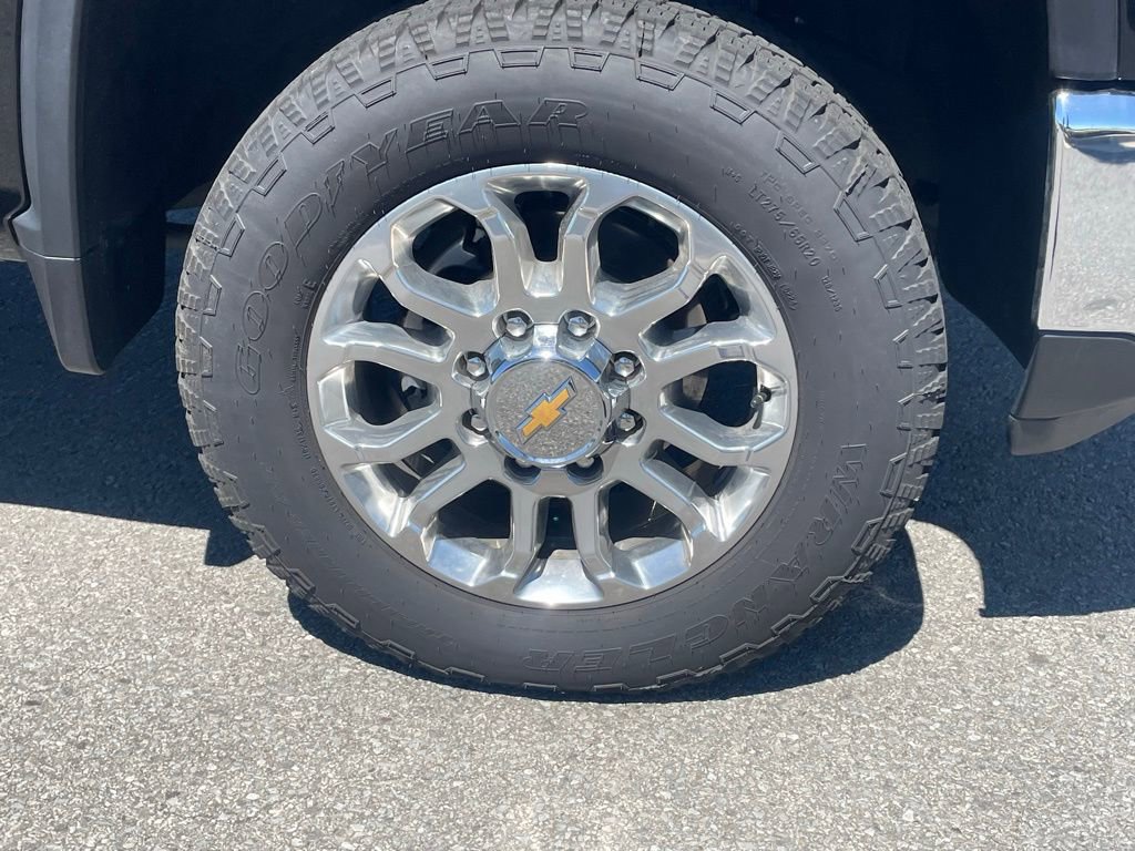 Used 2025 Chevrolet Silverado 2500 LTZ w/ LTZ Convenience Package image 32