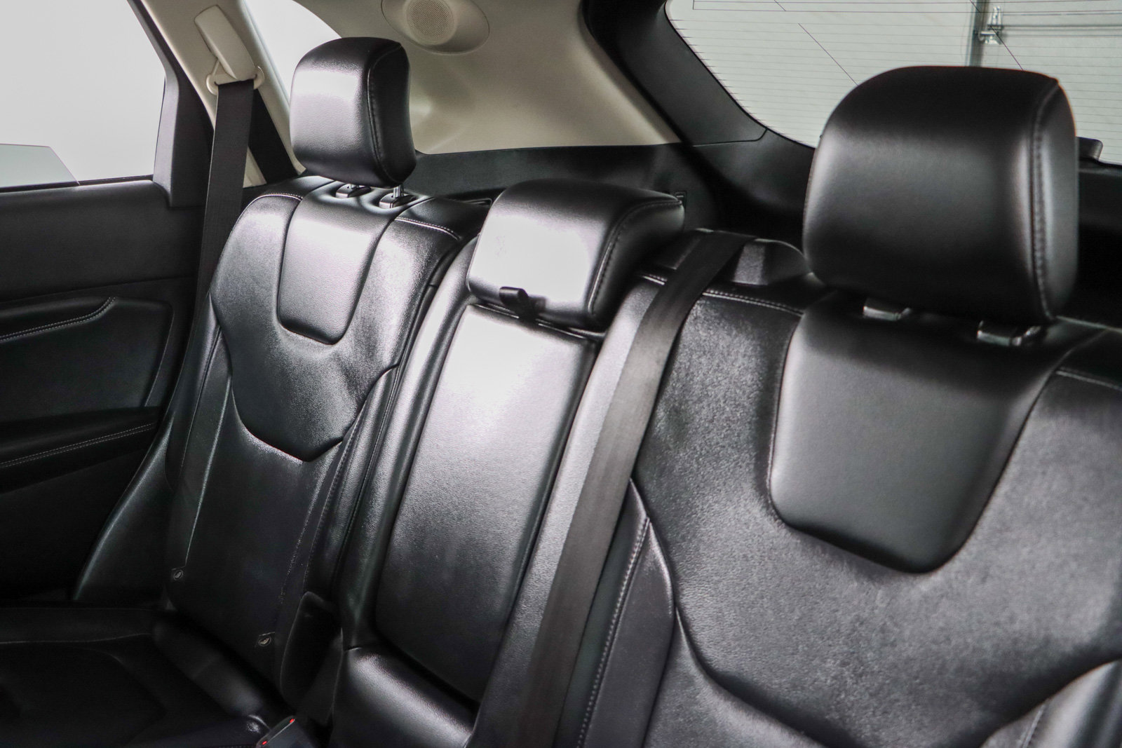 Used 2019 Ford Edge Titanium image 24