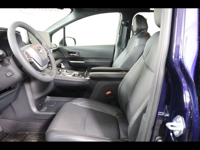 Used 2025 Toyota Sienna Limited AWD/4WD image 38