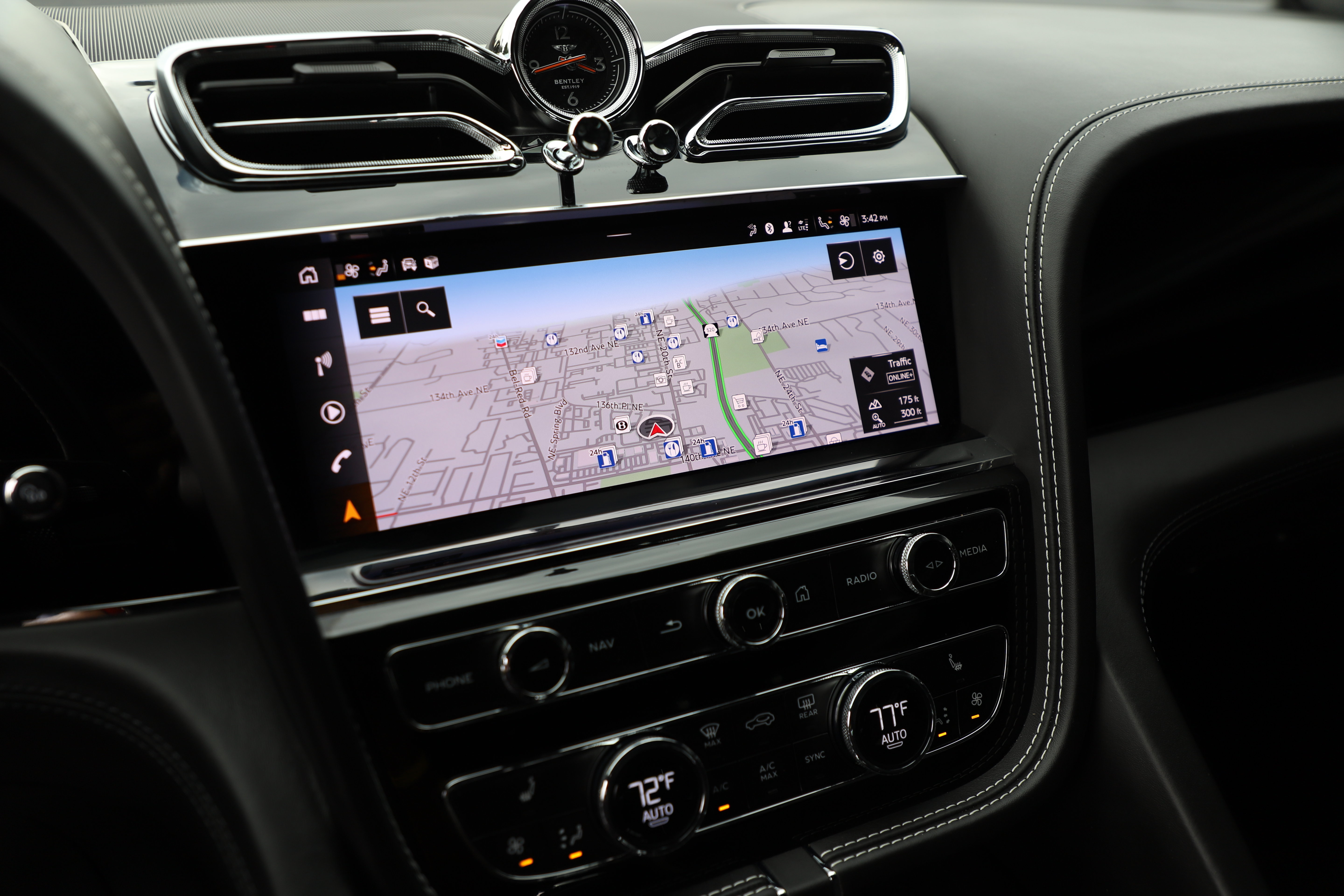 Used 2022 Bentley Bentayga AWD/4WD image 18