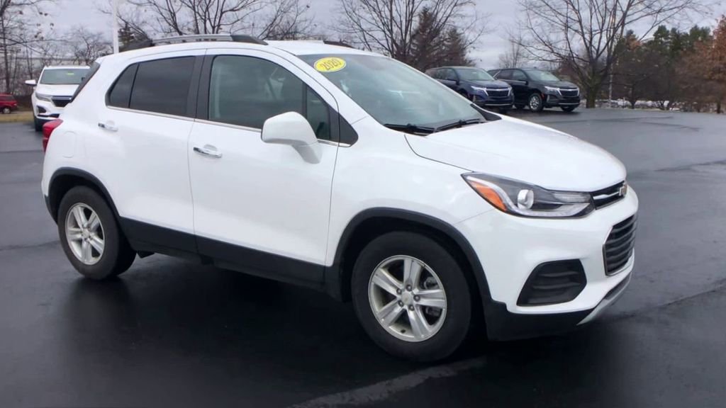 Used 2020 Chevrolet Trax LT w/ LT Convenience Package FWD image 2