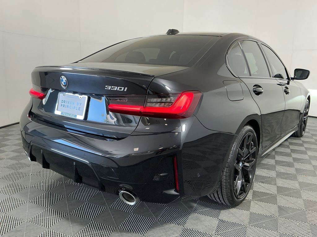 Certified 2025 BMW 330i Sedan w/ M Sport Package RWD image 5