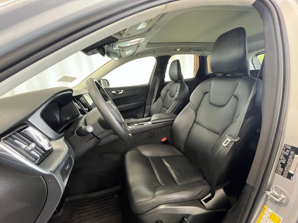 Used 2024 Volvo XC60 B5 Core image 8
