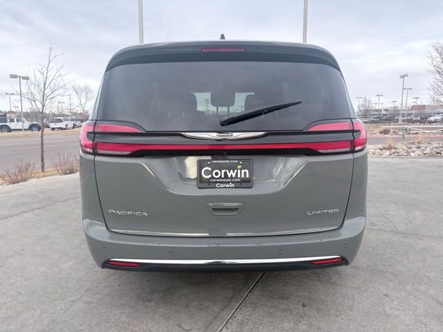 Used 2023 Chrysler Pacifica Limited image 7
