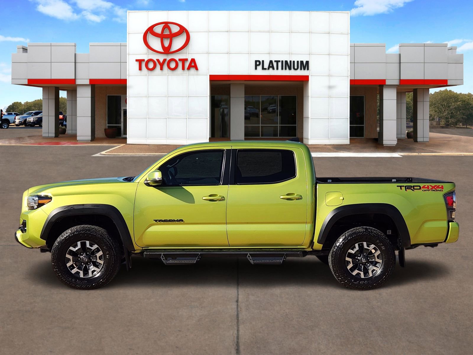 Used 2023 Toyota Tacoma TRD Off-Road image 3