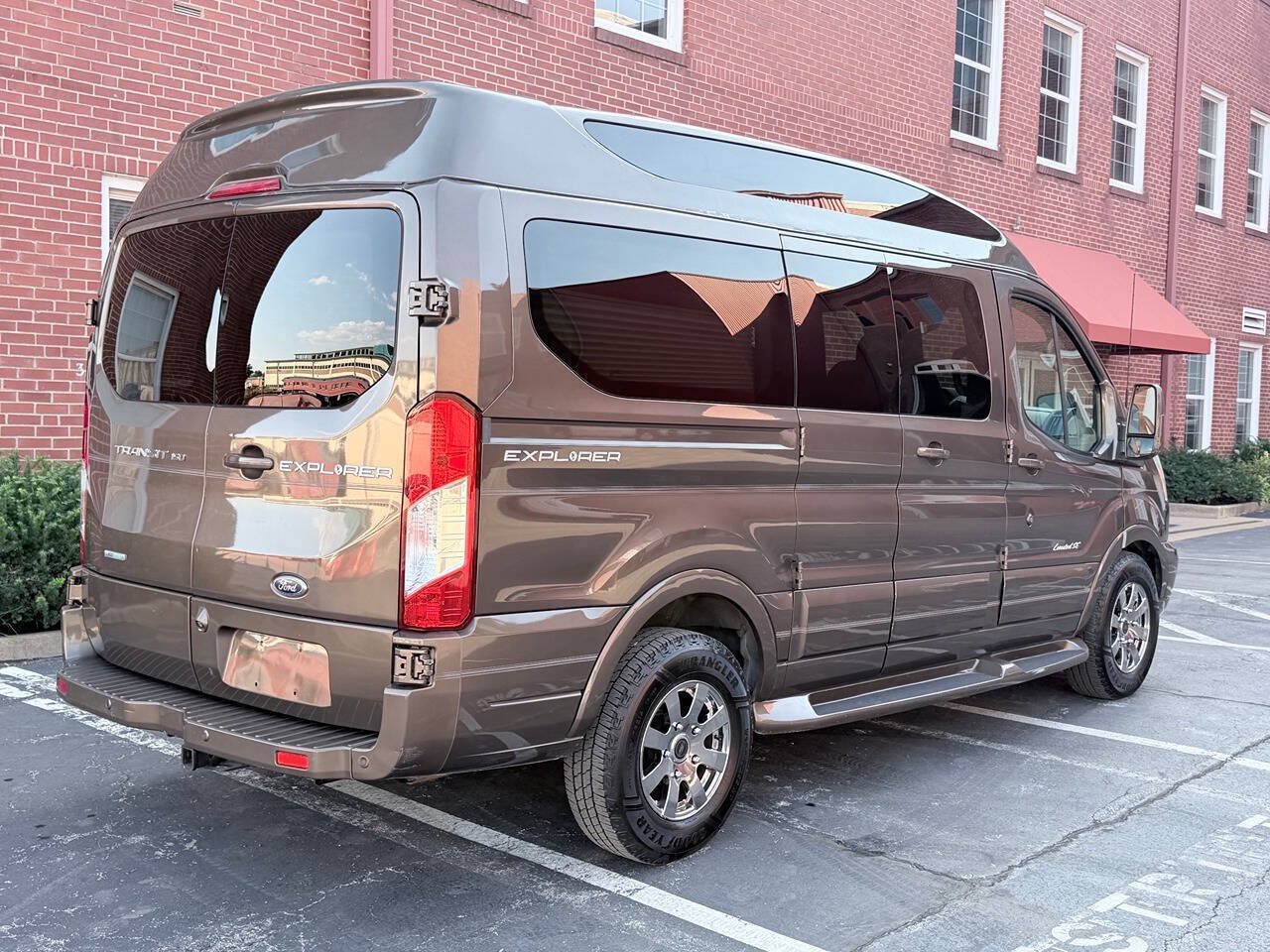Used 2016 Ford Transit 150 XLT RWD image 9