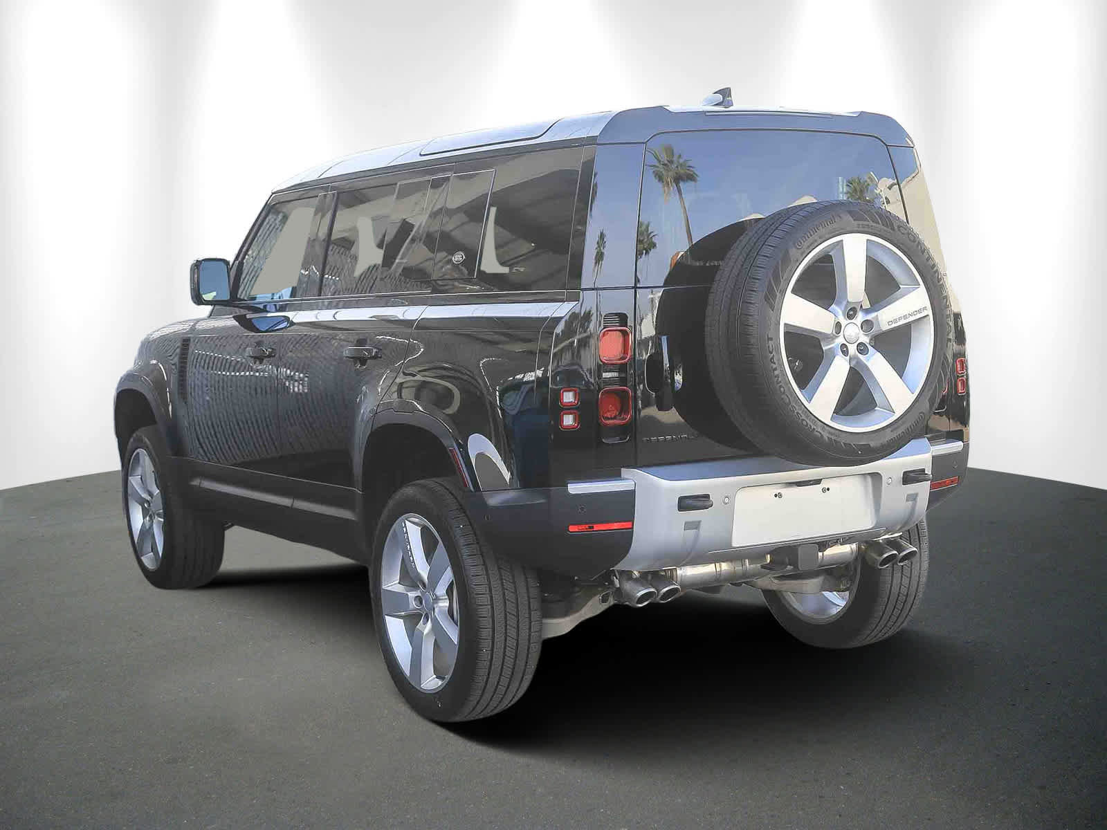 Used 2024 Land Rover Defender 110 SE image 4