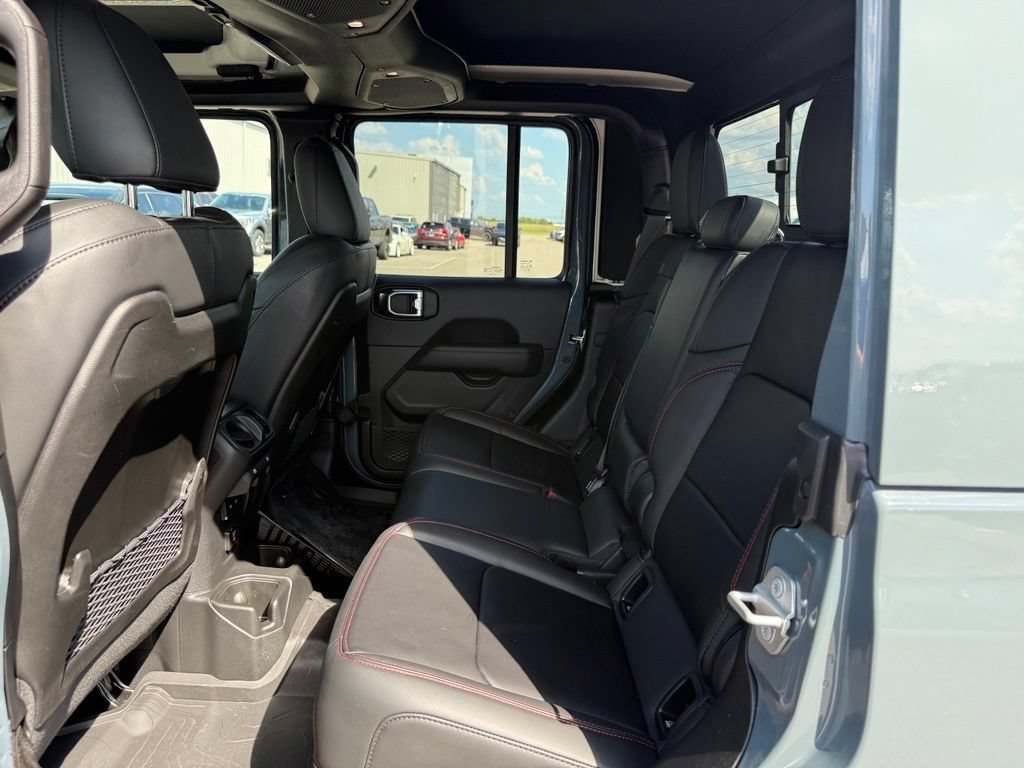 Used 2025 Jeep Gladiator Rubicon AWD/4WD image 9
