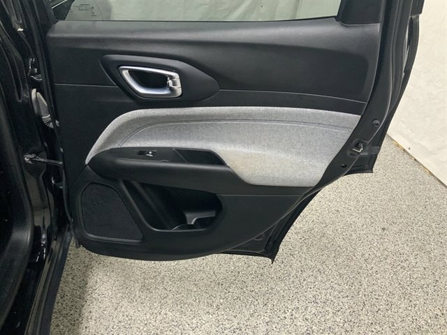 Used 2023 Jeep Compass Latitude image 20