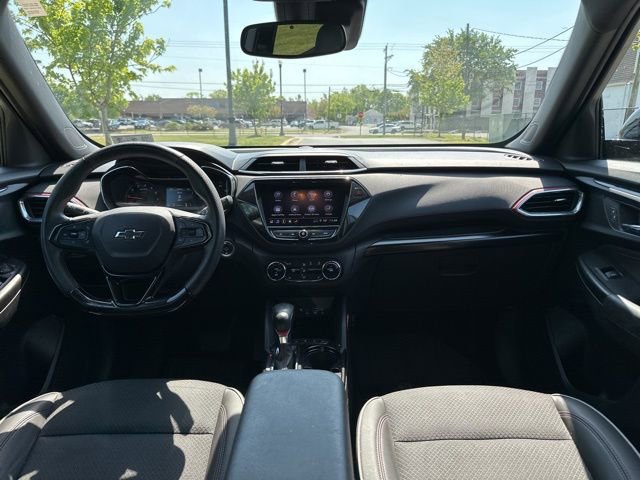 Used 2023 Chevrolet TrailBlazer RS w/ Convenience Package AWD/4WD image 3