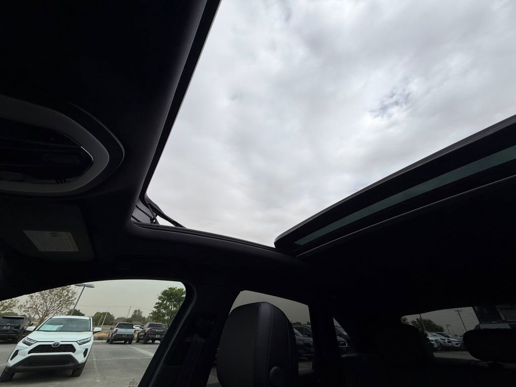 Used 2025 Porsche Macan image 22