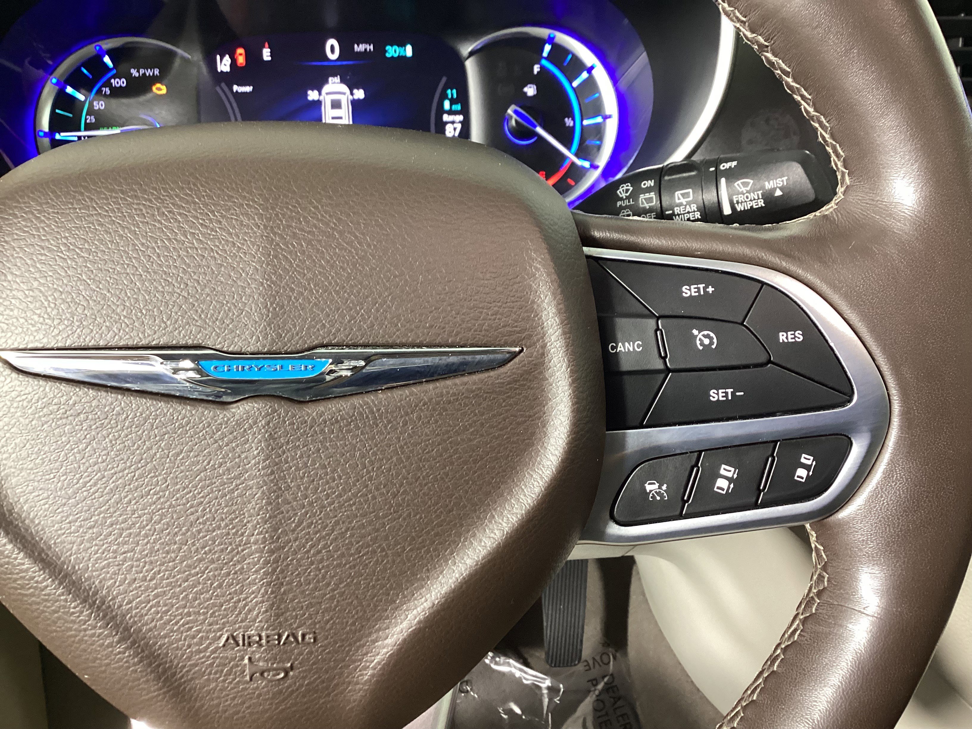 Used 2021 Chrysler Pacifica Touring-L image 25