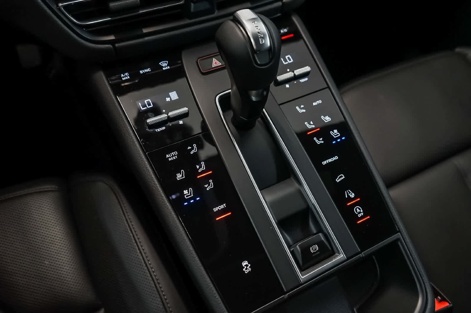 Certified 2026 Porsche Macan AWD/4WD image 25