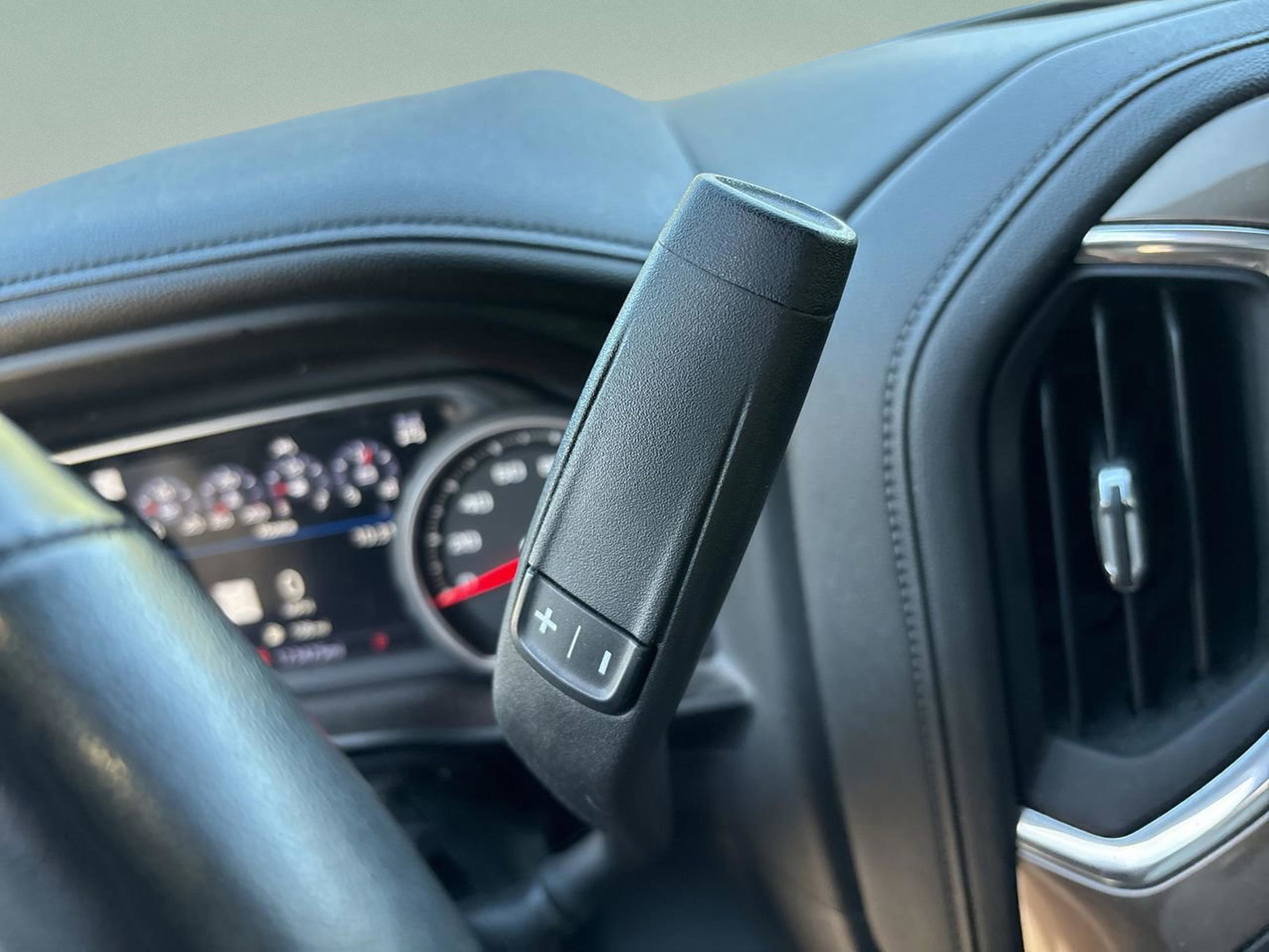 Used 2020 Chevrolet Silverado 1500 High Country w/ Technology Package image 10