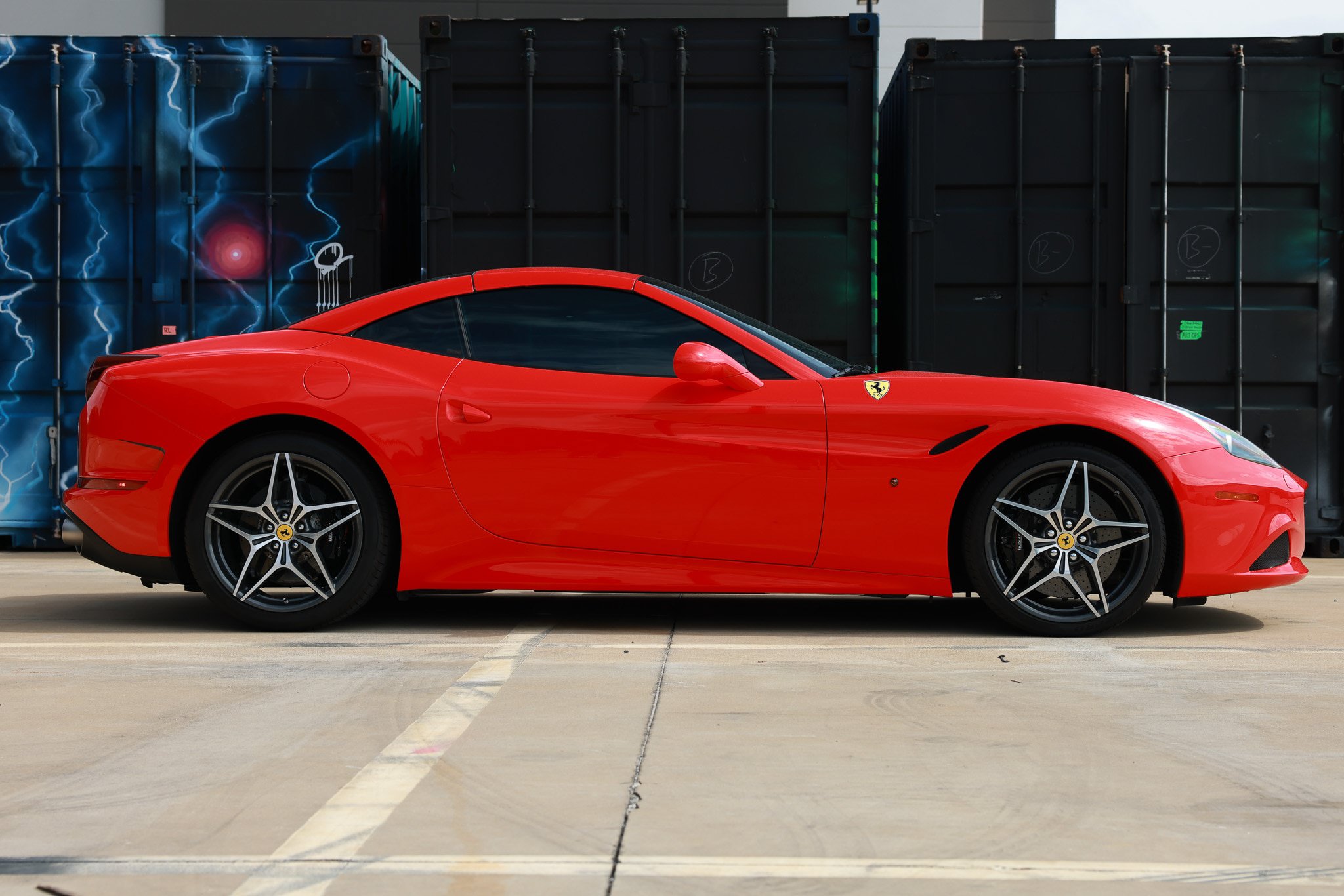 Used 2015 Ferrari California T RWD image 18