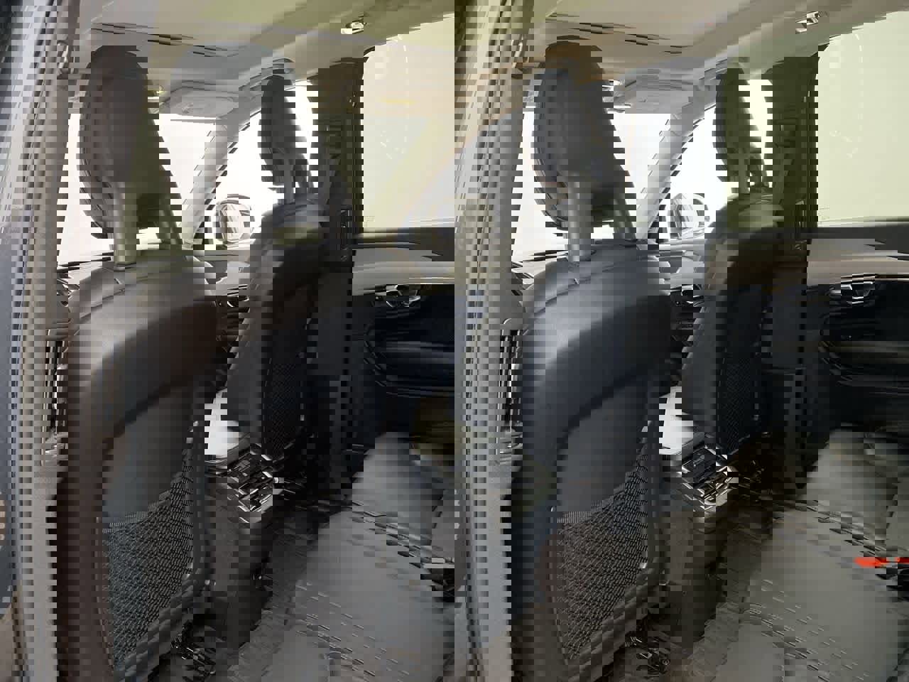 Used 2022 Volvo XC90 T5 Momentum image 17