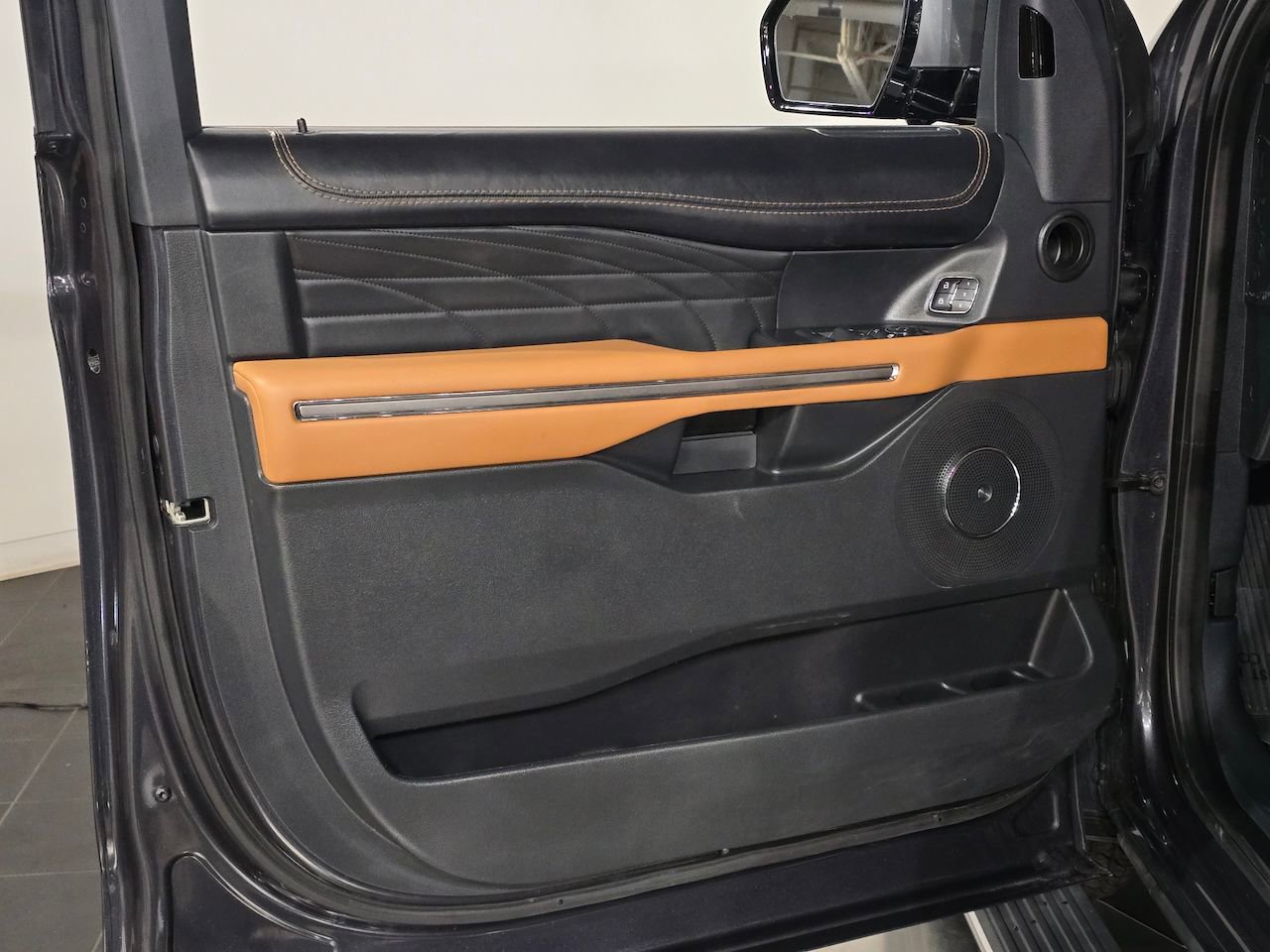 Used 2022 Ford Expedition Platinum image 19