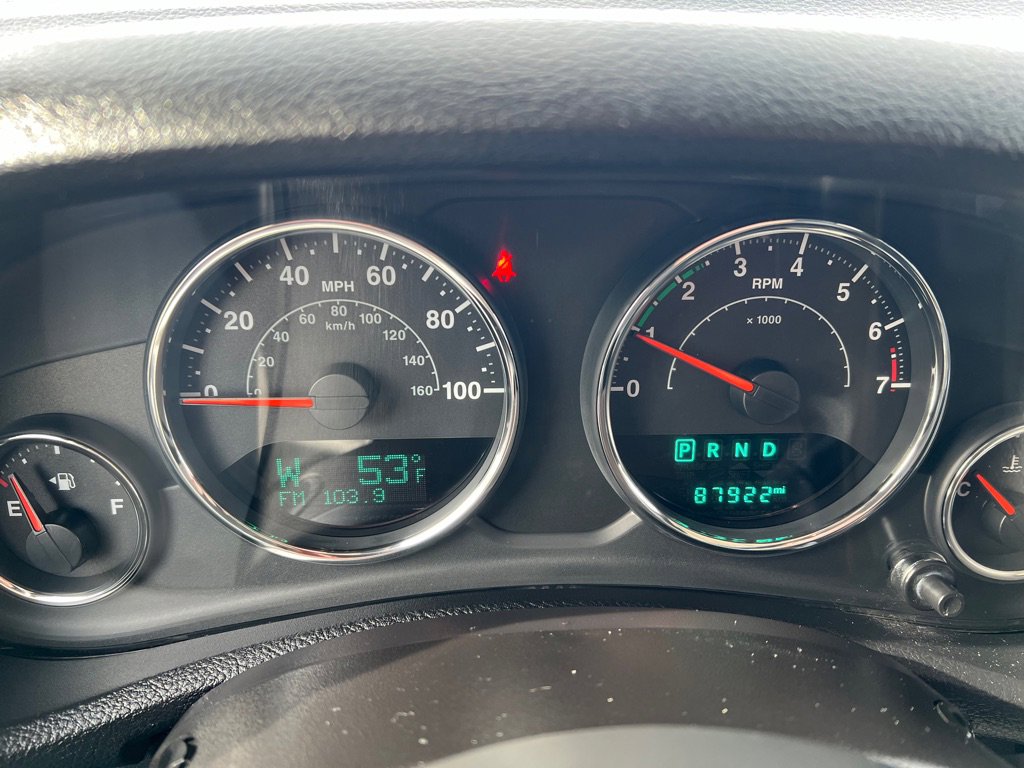 Used 2016 Jeep Wrangler Unlimited Rubicon w/ Connectivity Group image 27