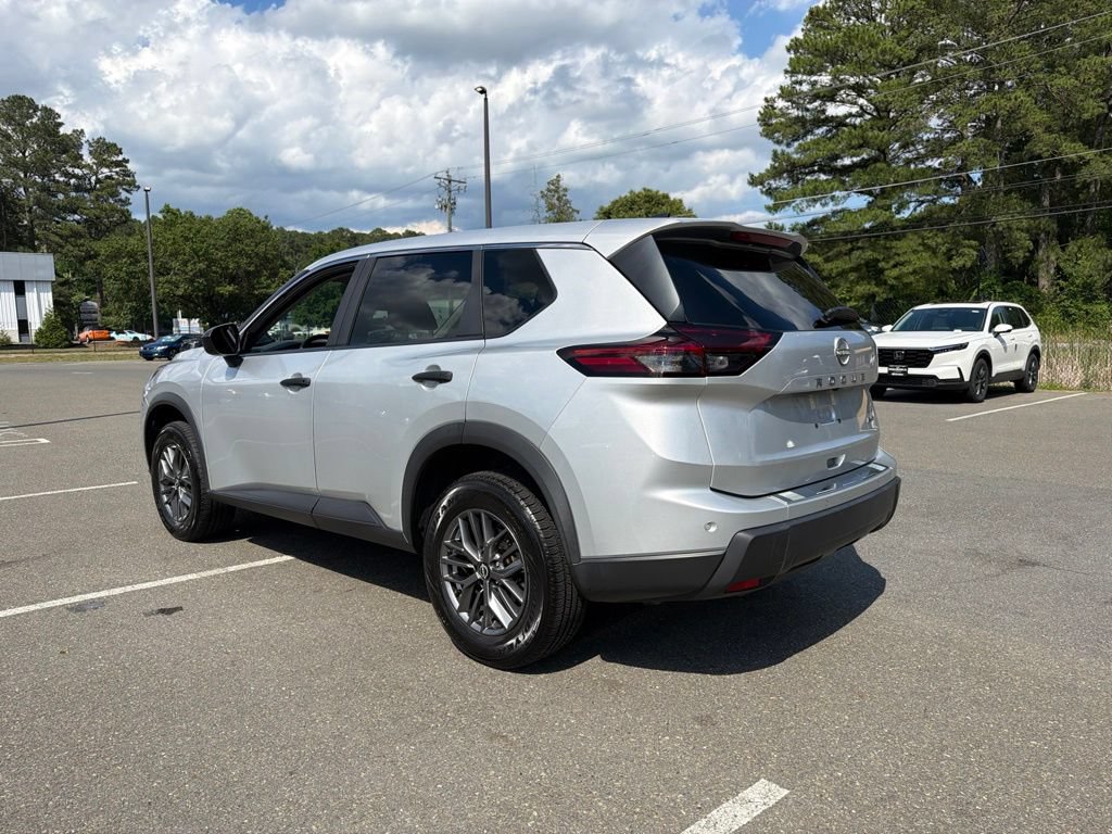 Used 2024 Nissan Rogue S AWD/4WD image 7