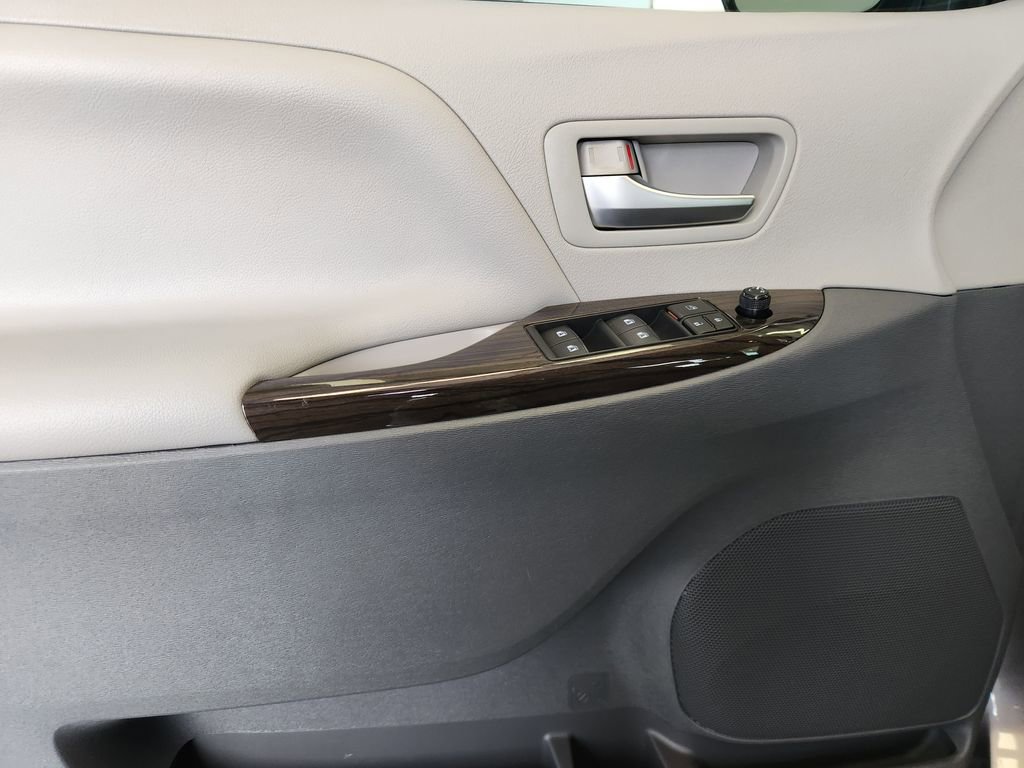 Used 2020 Toyota Sienna XLE Premium w/ Carpet Mat Package AWD/4WD image 24