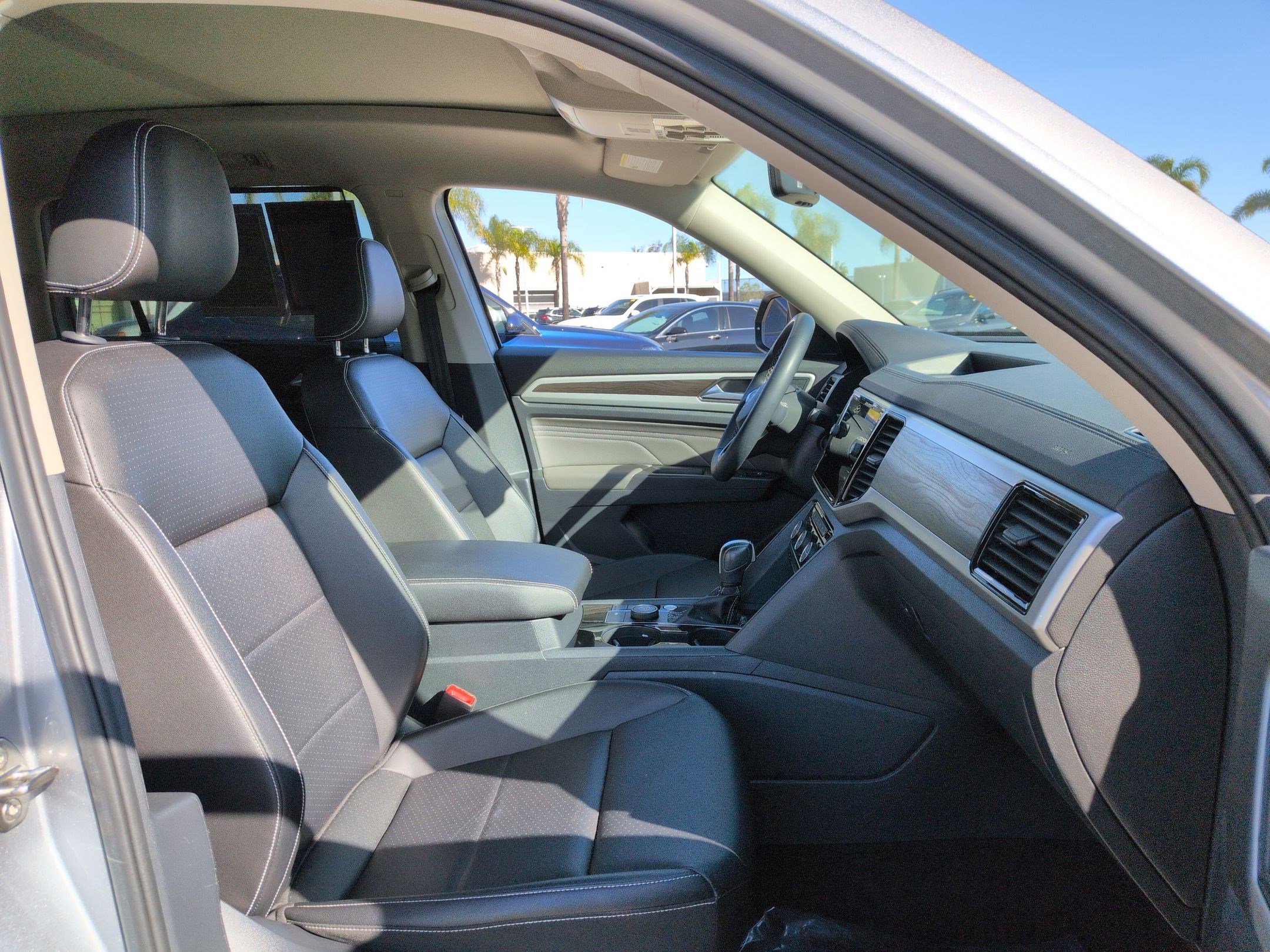 Used 2023 Volkswagen Atlas SE w/ Panoramic Sunroof Package image 32
