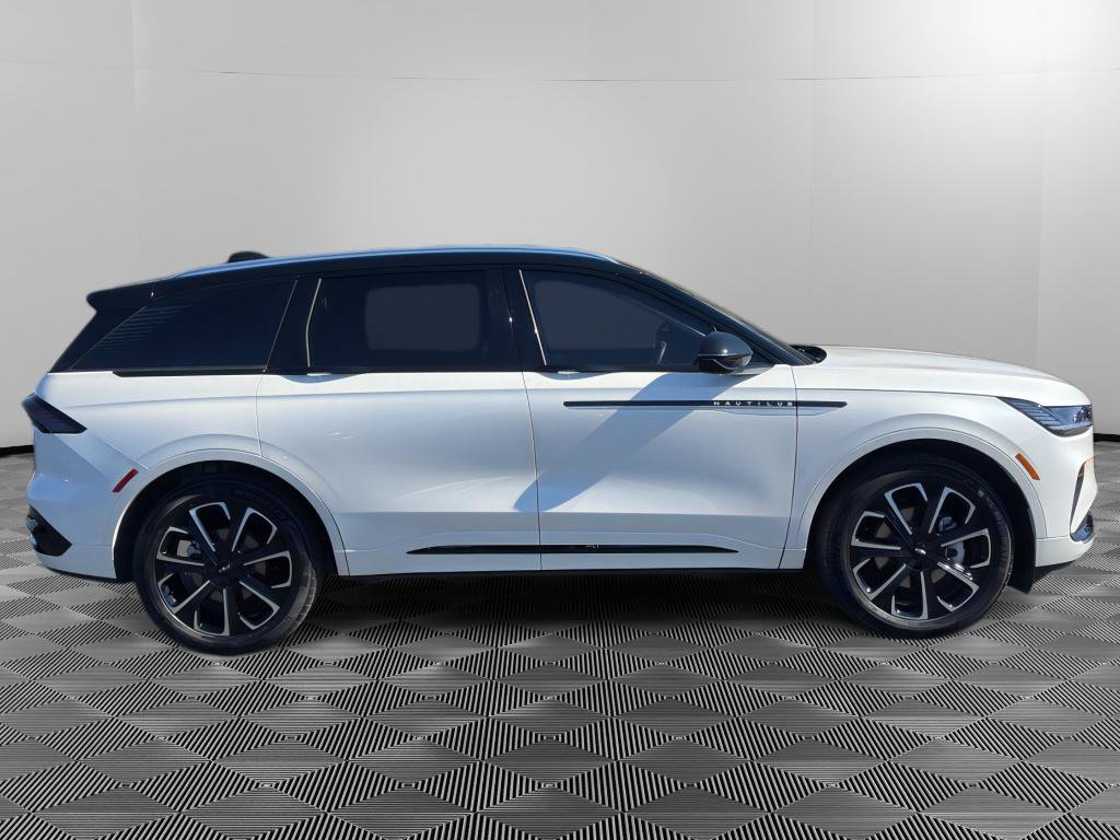 Used 2026 Lincoln Nautilus Reserve AWD/4WD image 8