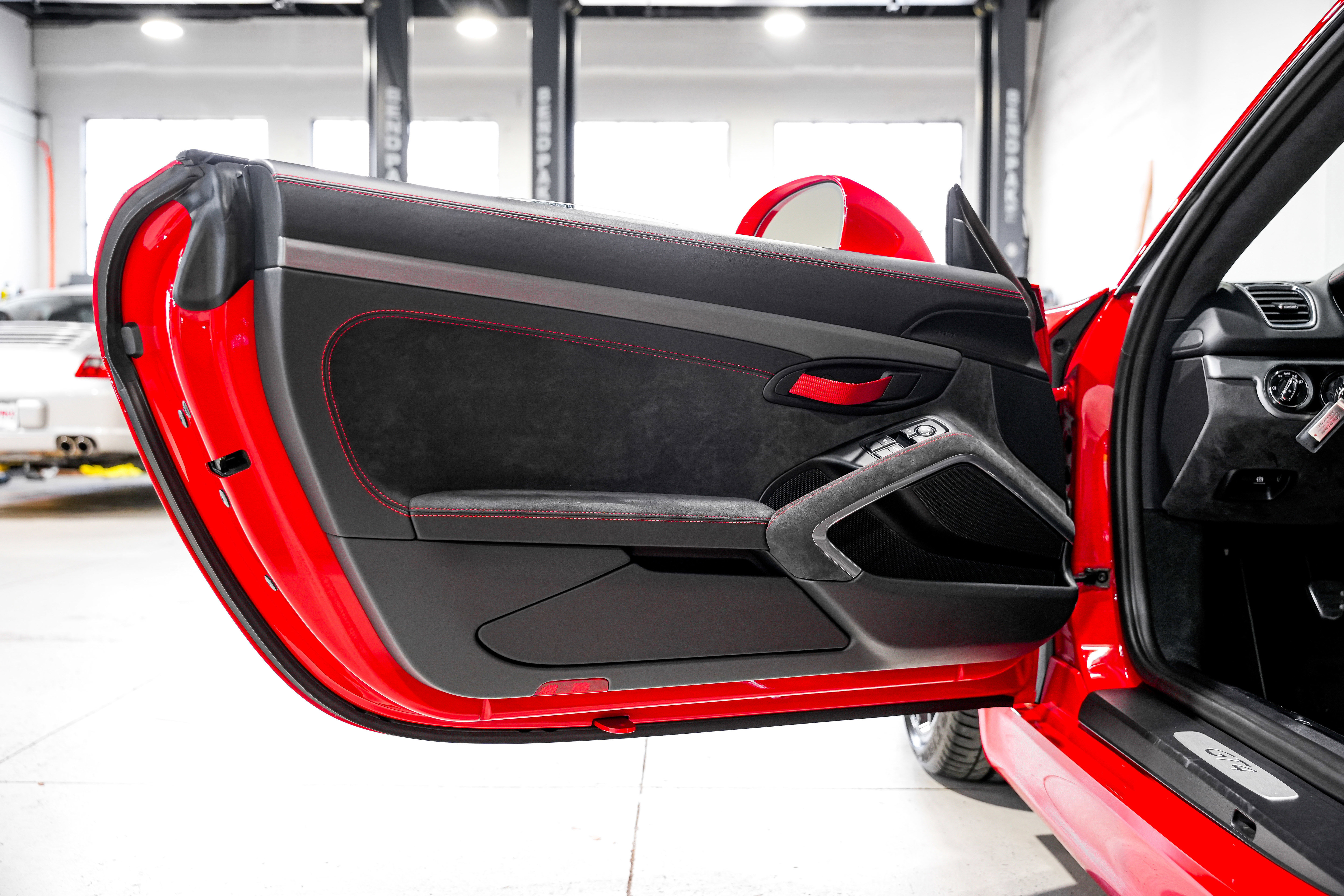 Used 2016 Porsche Cayman GT4 image 22