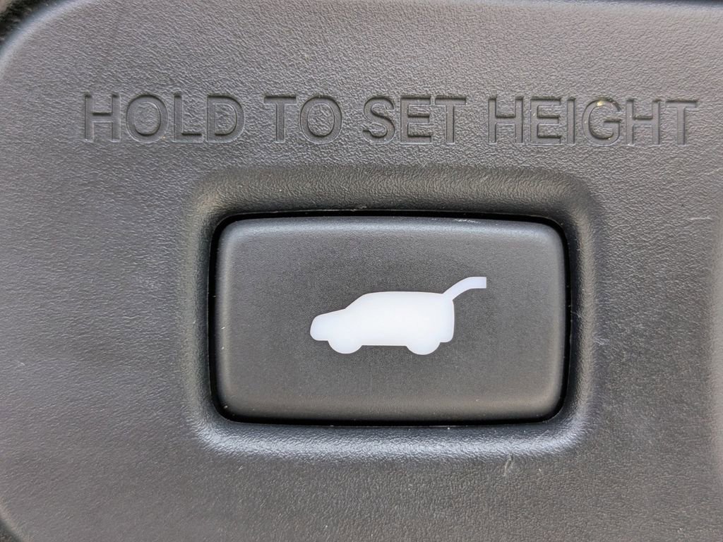 Used 2024 Honda Pilot Touring image 14