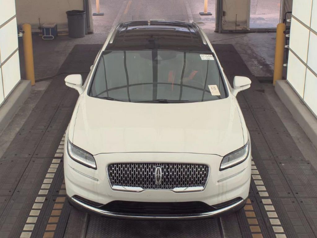 Used 2022 Lincoln Nautilus Reserve w/ Equipment Group 201A FWD image 2