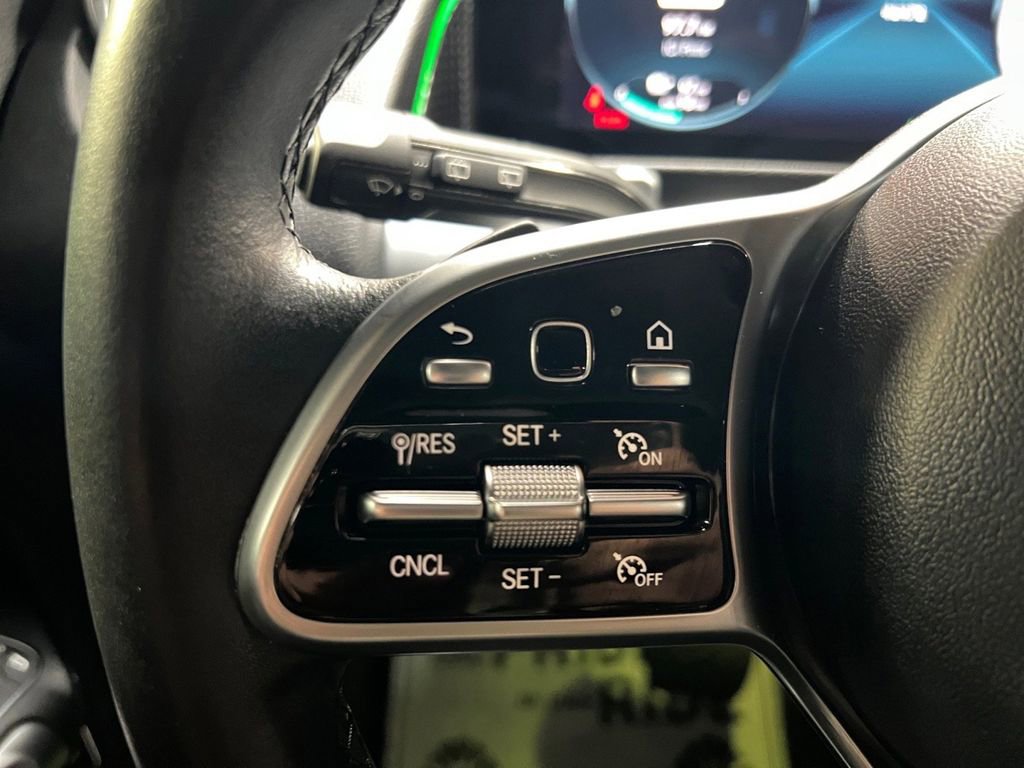 Used 2022 Mercedes-Benz EQB 300 4MATIC image 28