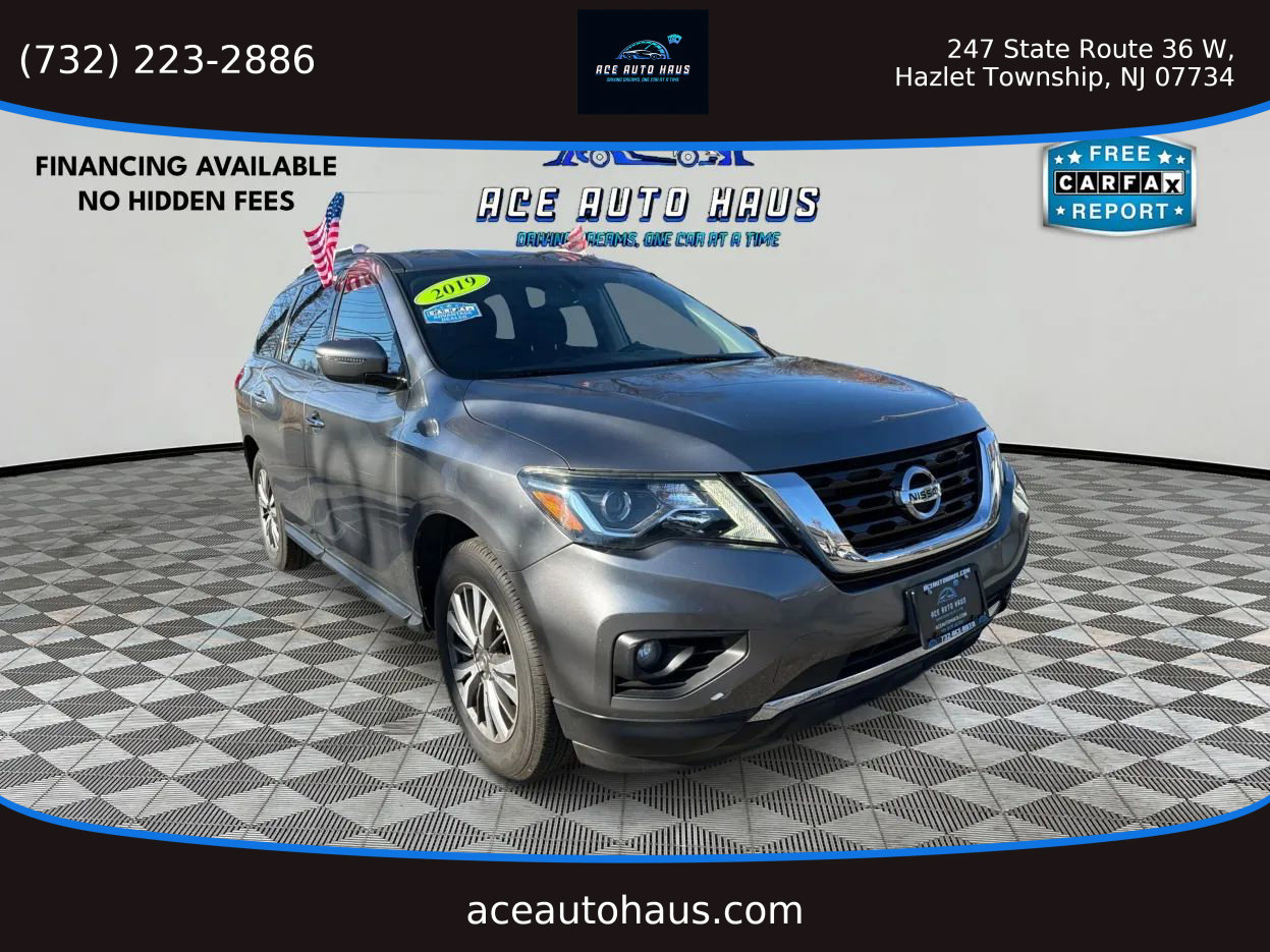 Used 2019 Nissan Pathfinder SV image 1