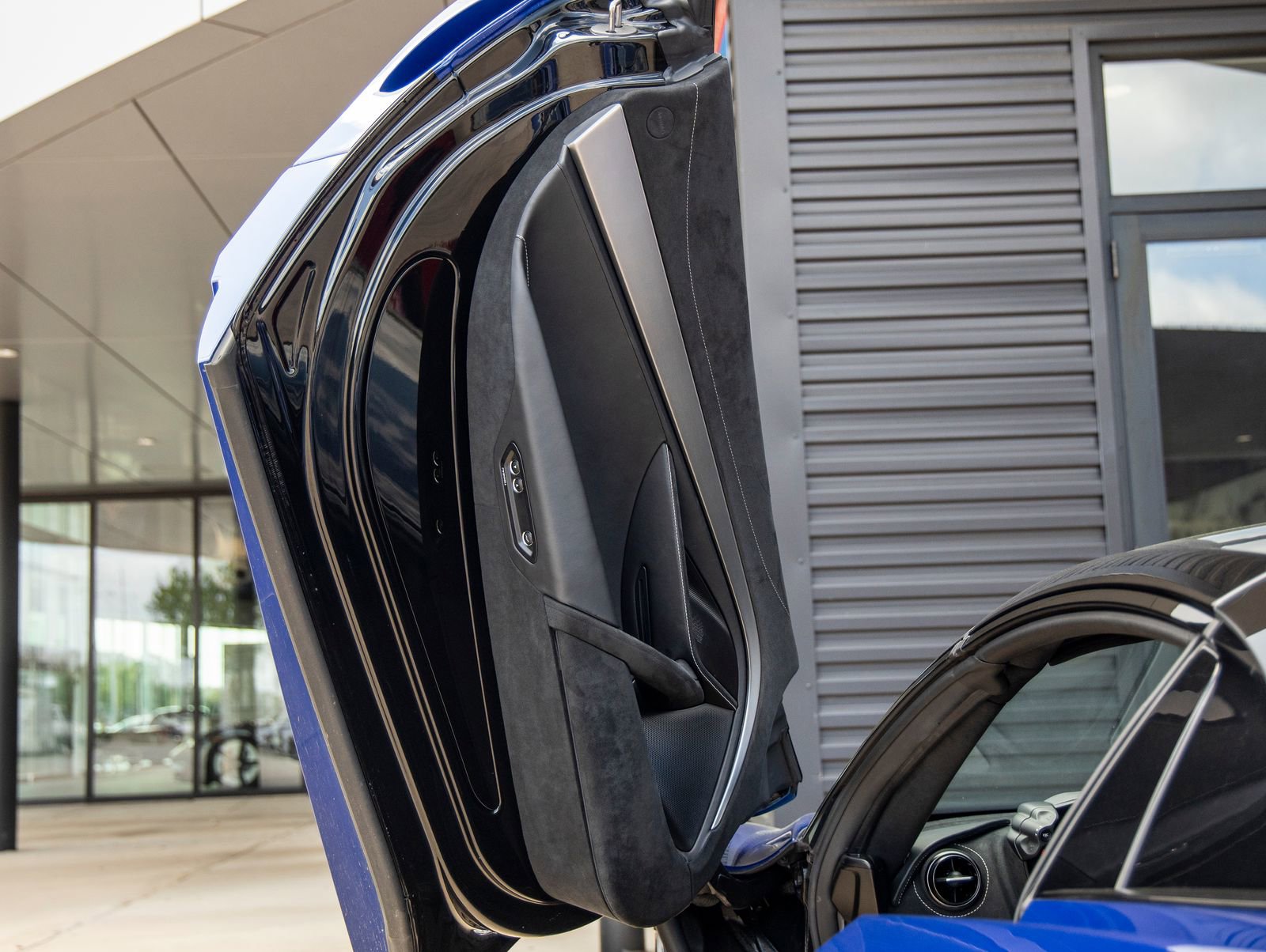 Used 2024 McLaren 750S Spider image 25