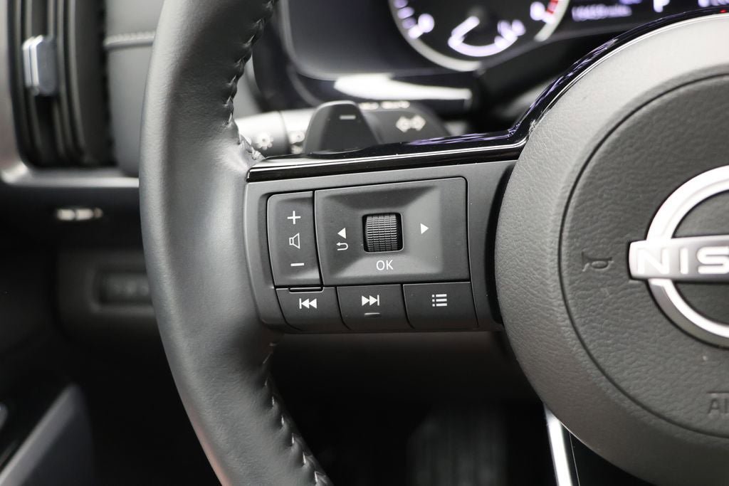 Used 2024 Nissan Pathfinder SL AWD/4WD image 18