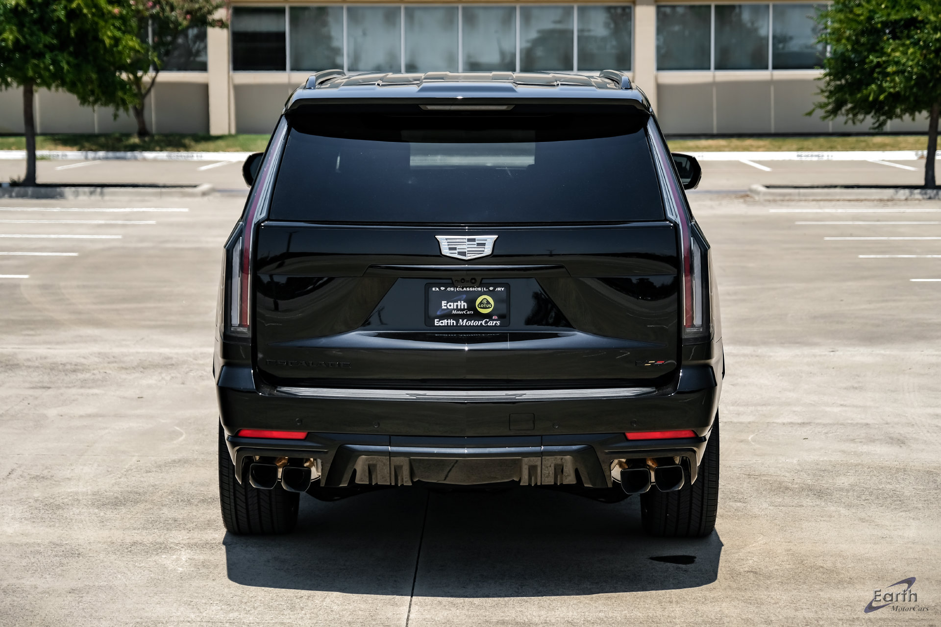 Used 2026 Cadillac Escalade ESV V w/ LPO, ONYX Package AWD/4WD image 13