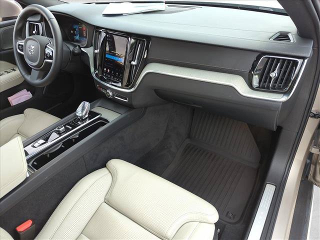 Used 2024 Volvo V60 B5 Cross Country Ultimate w/ Protection Package Premier AWD/4WD image 22