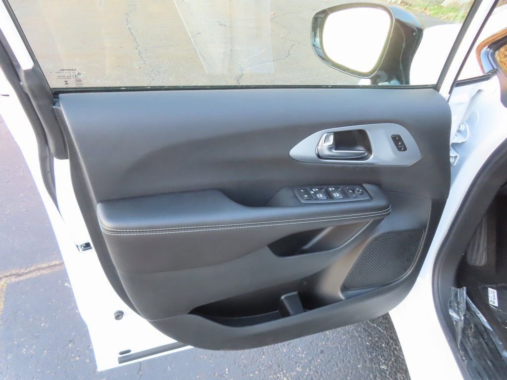 New 2026 Chrysler Pacifica Limited w/ S Appearance Package image 23