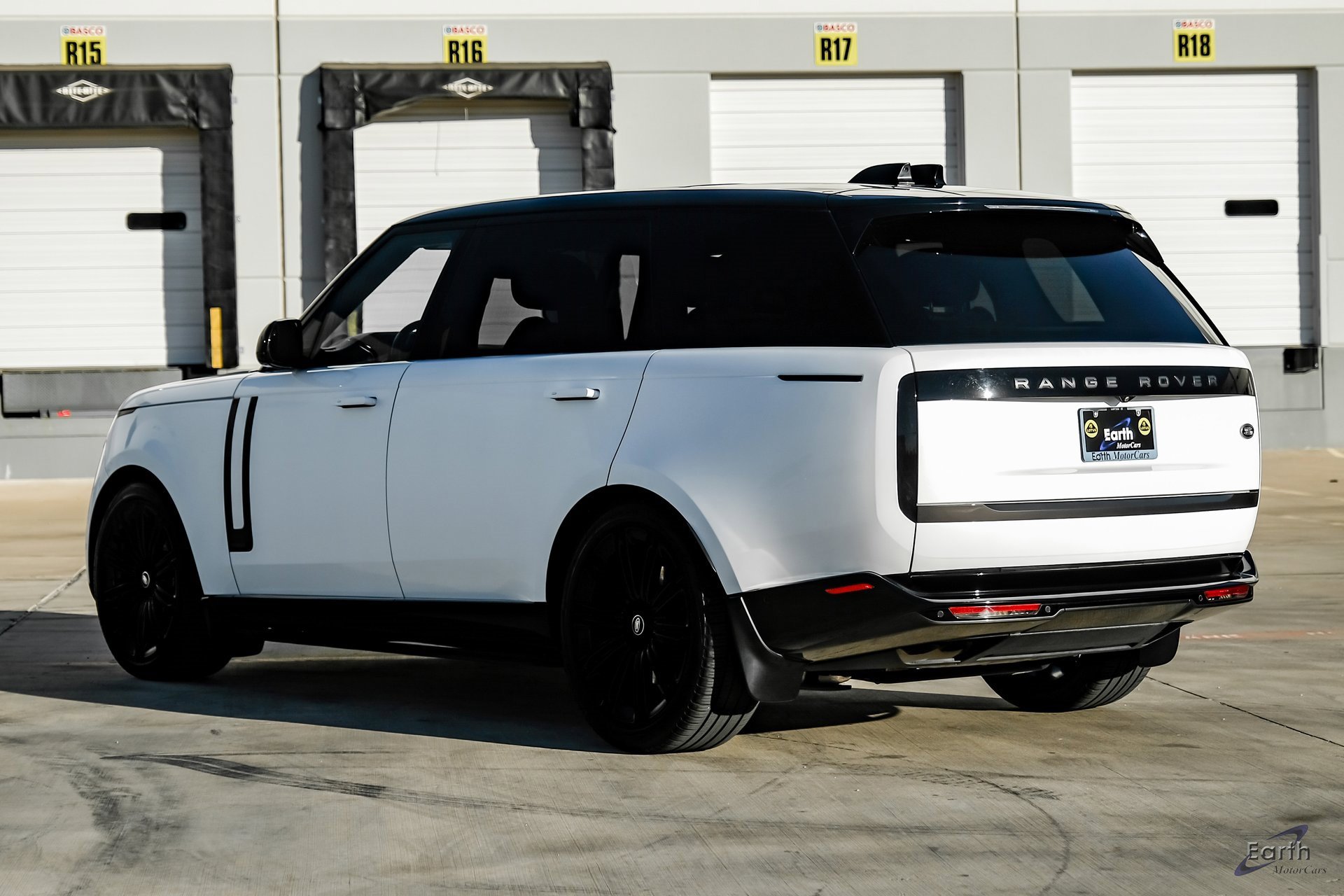 Used 2023 Land Rover Range Rover Long Wheelbase Autobiography image 8