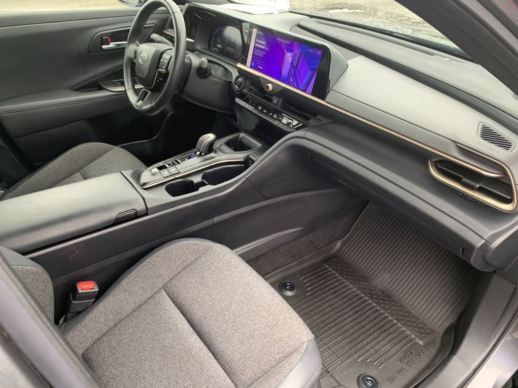 Used 2023 Toyota Crown AWD/4WD image 18